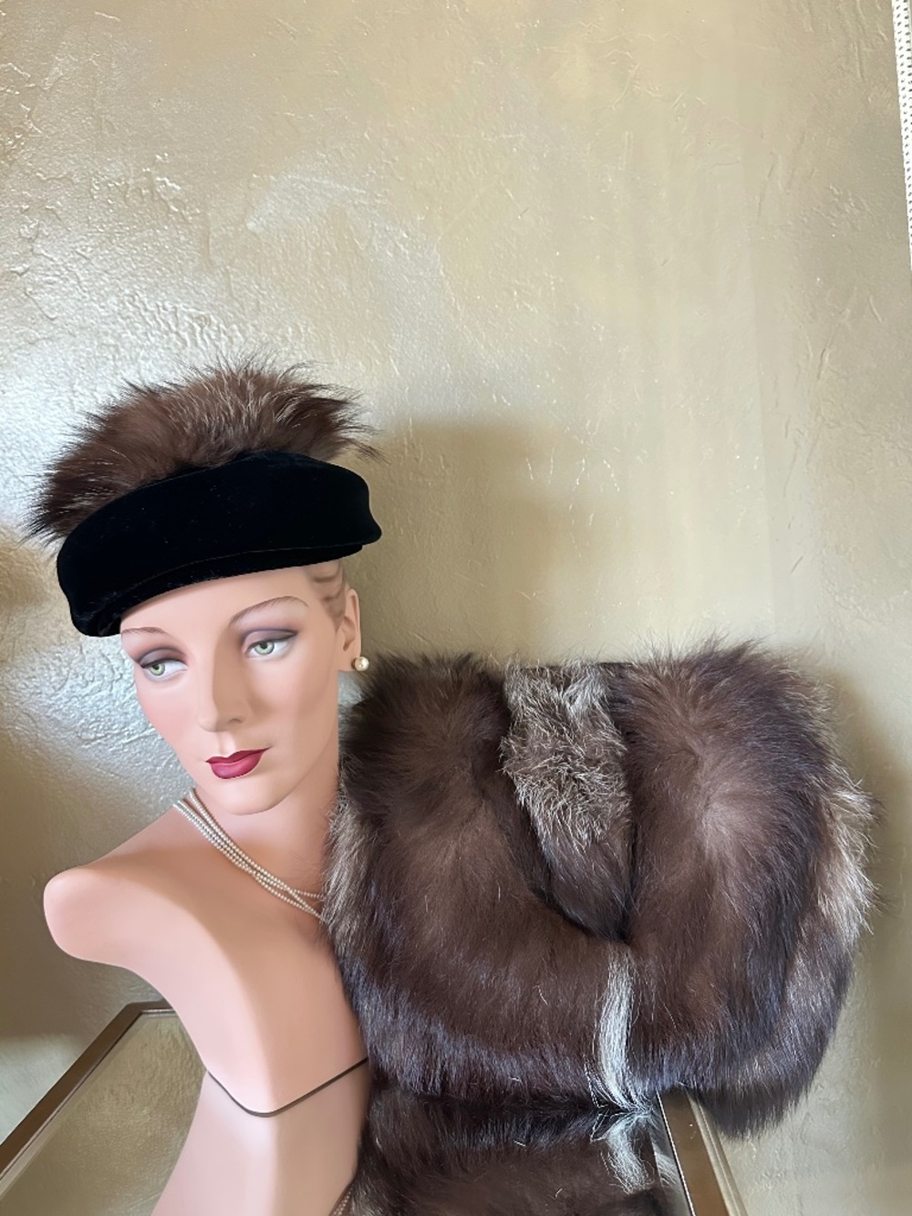 COLLECTION WORTHY SILVER FOX/VELVET HAT & MUFF